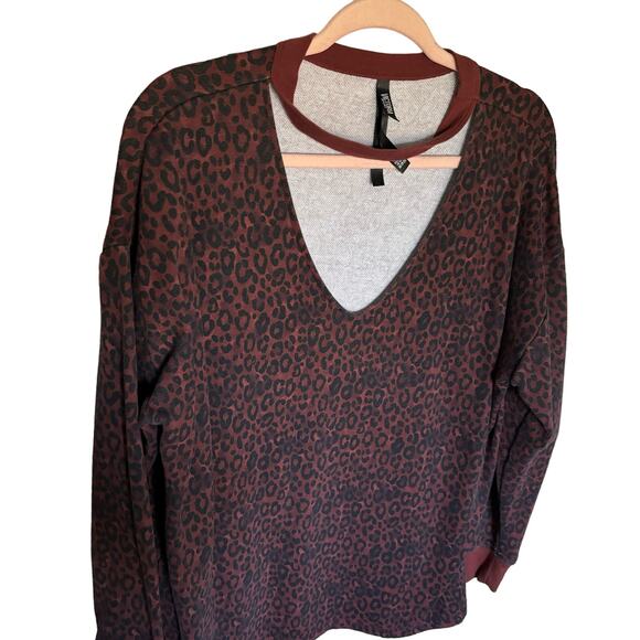 Victoria's Secret Sport Brown Leopard Cut Out Sweatshirt Women's Size: Medium - Picture 2 of 5
